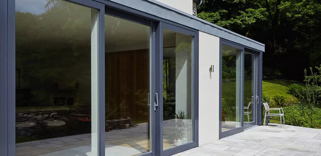 SLIDING DOOR